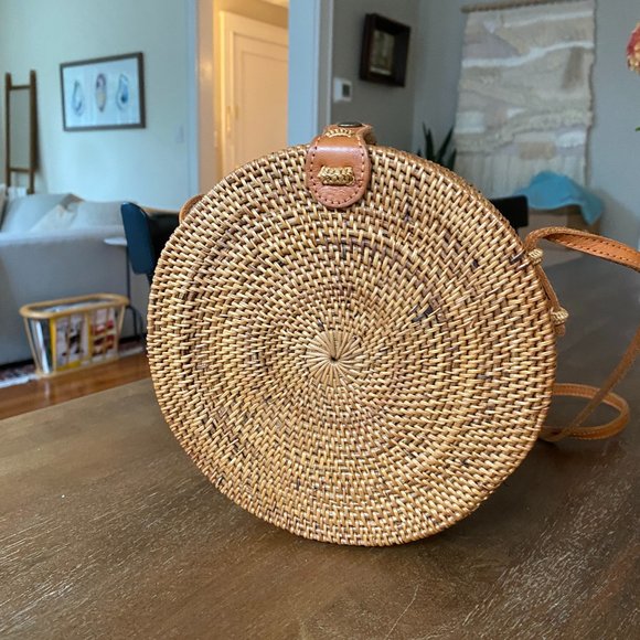 Round Woven/Rattan Purse - Picture 2 of 6